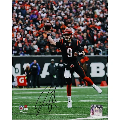 Photographie verticale autographiée de 8" x 10" de Joe Burrow, maillot noir des Bengals de Cincinnati