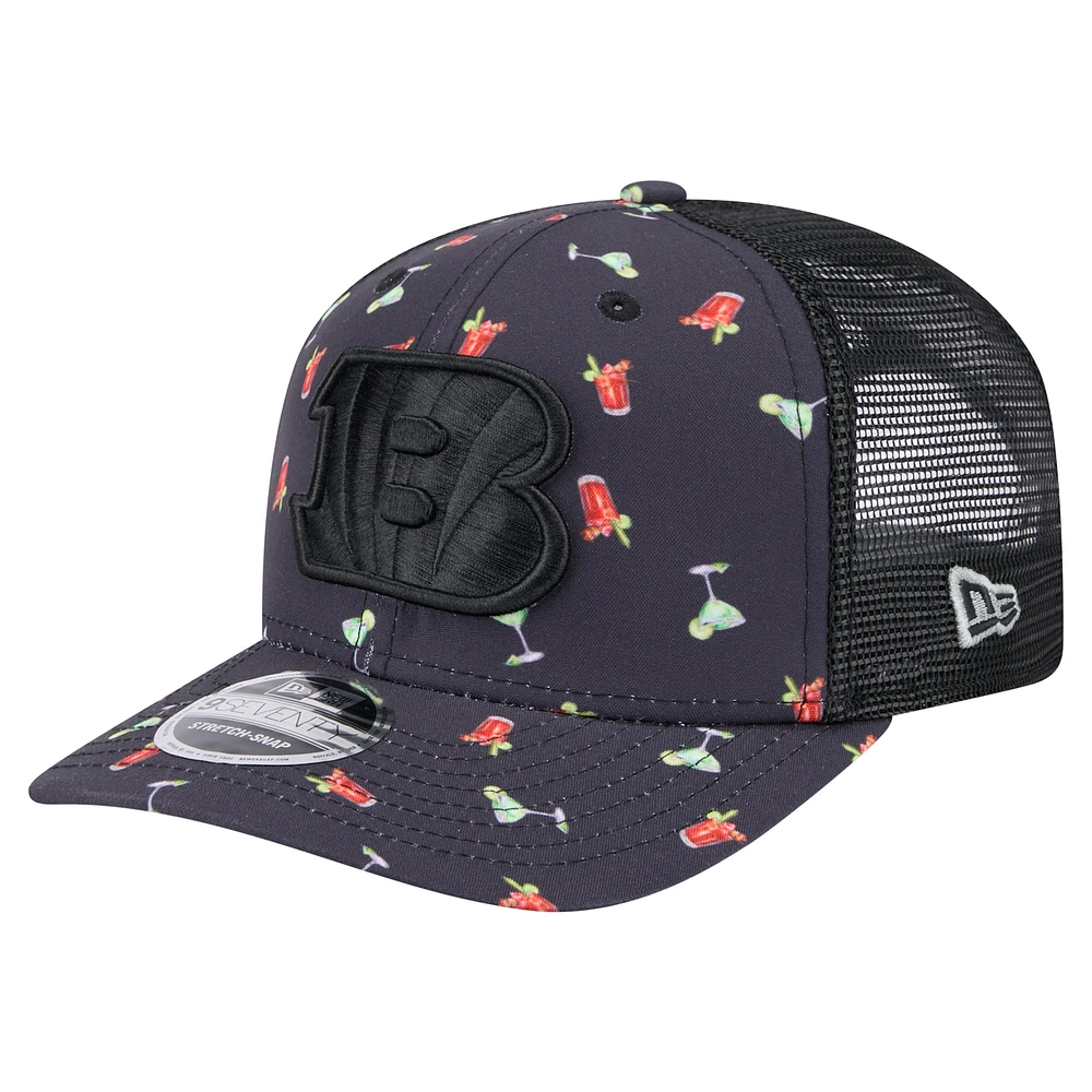 Casquette extensible à boutons-pression New Era bleu marine/noir pour homme Cincinnati Bengals Adventure Drinks Pattern 9SEVENTY