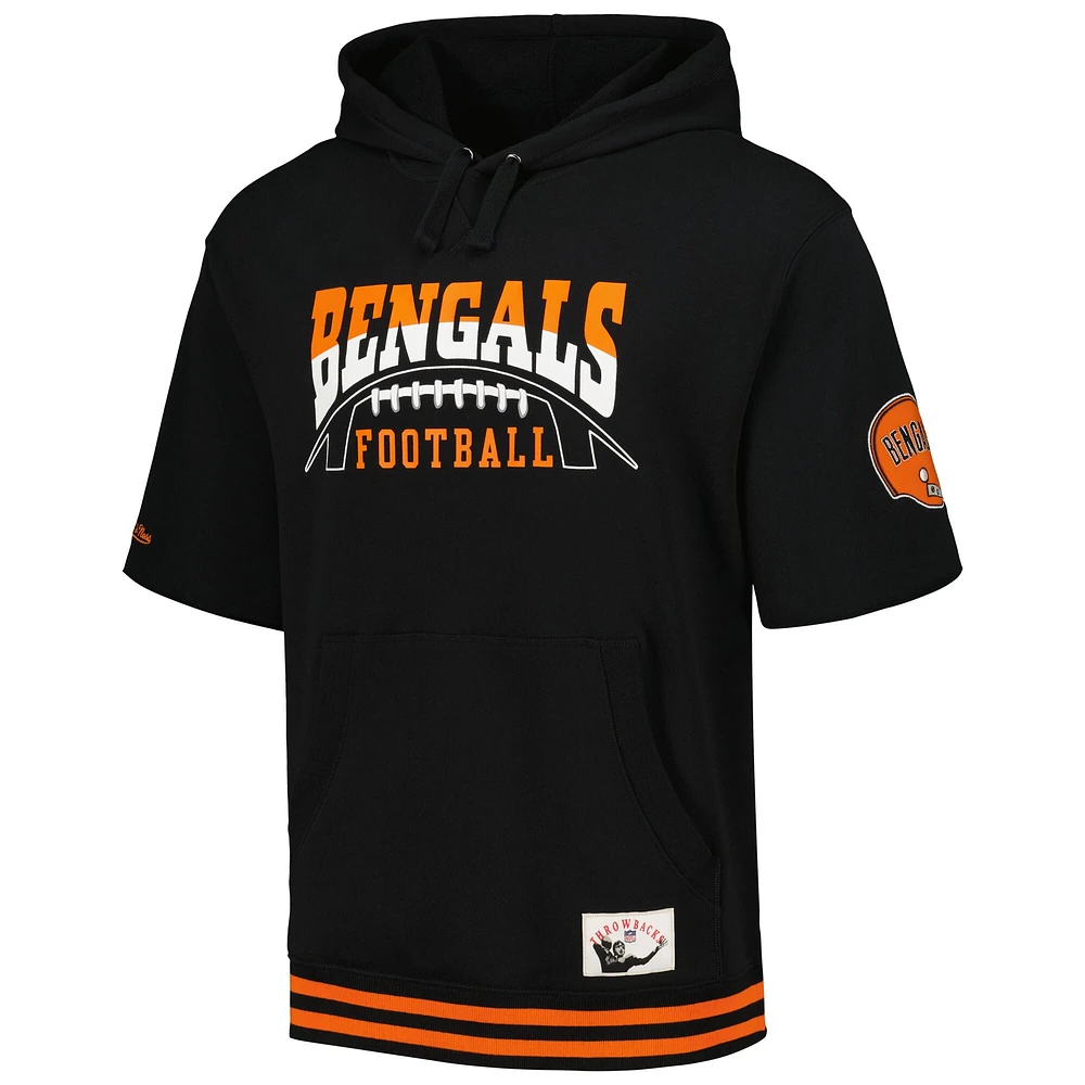 Chandail à capuchon manches courtes d'avant-match des Bengals de Cincinnati Mitchell & Ness pour homme, noir