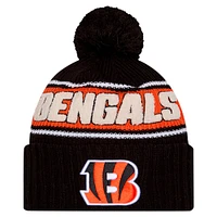 Bonnet tricoté à revers avec pompon Cincinnati Bengals 2024 Sideline Sport pour homme New Era noir