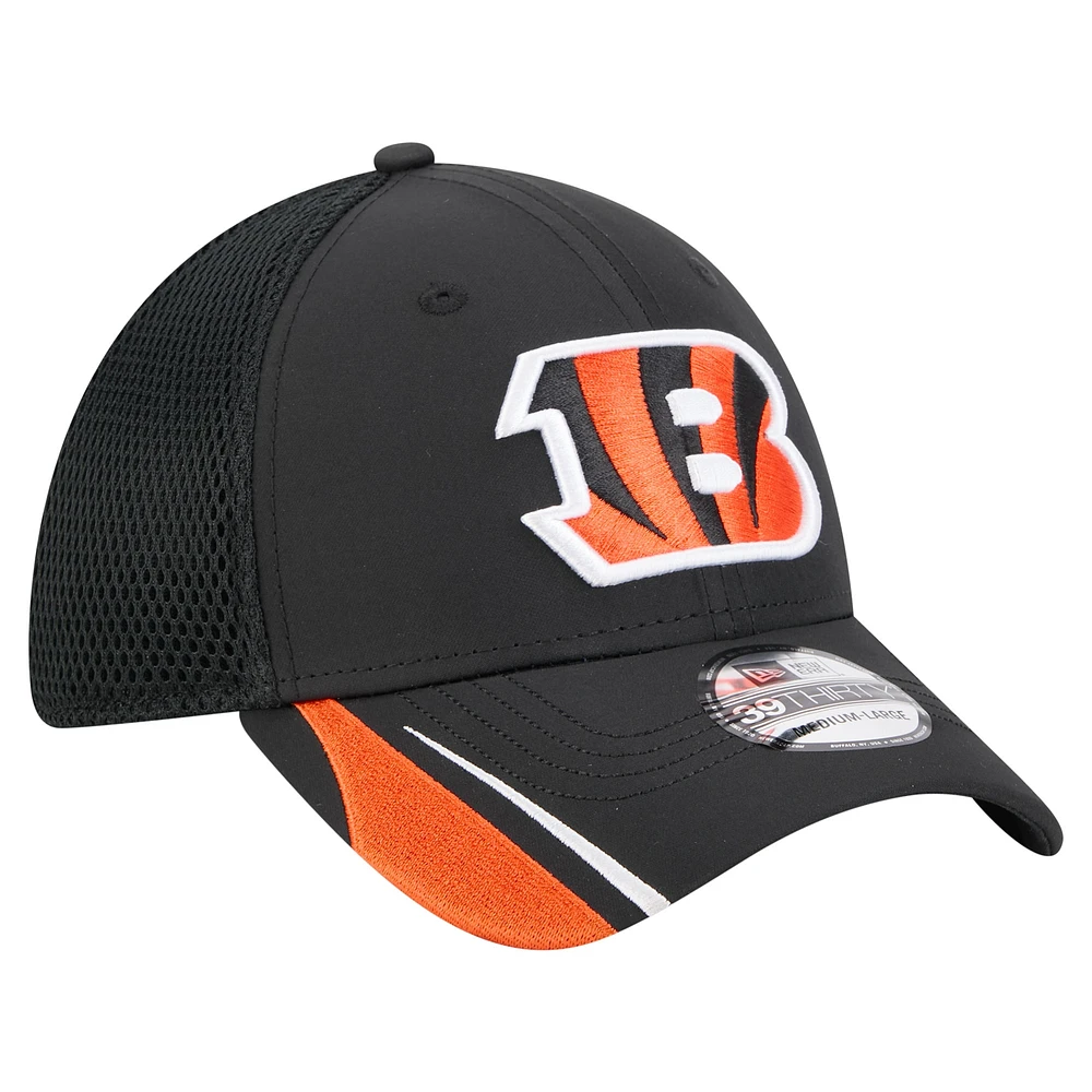 Men's New Era  Black Cincinnati Bengals Game Day Linear 39THIRTY Flex Hat