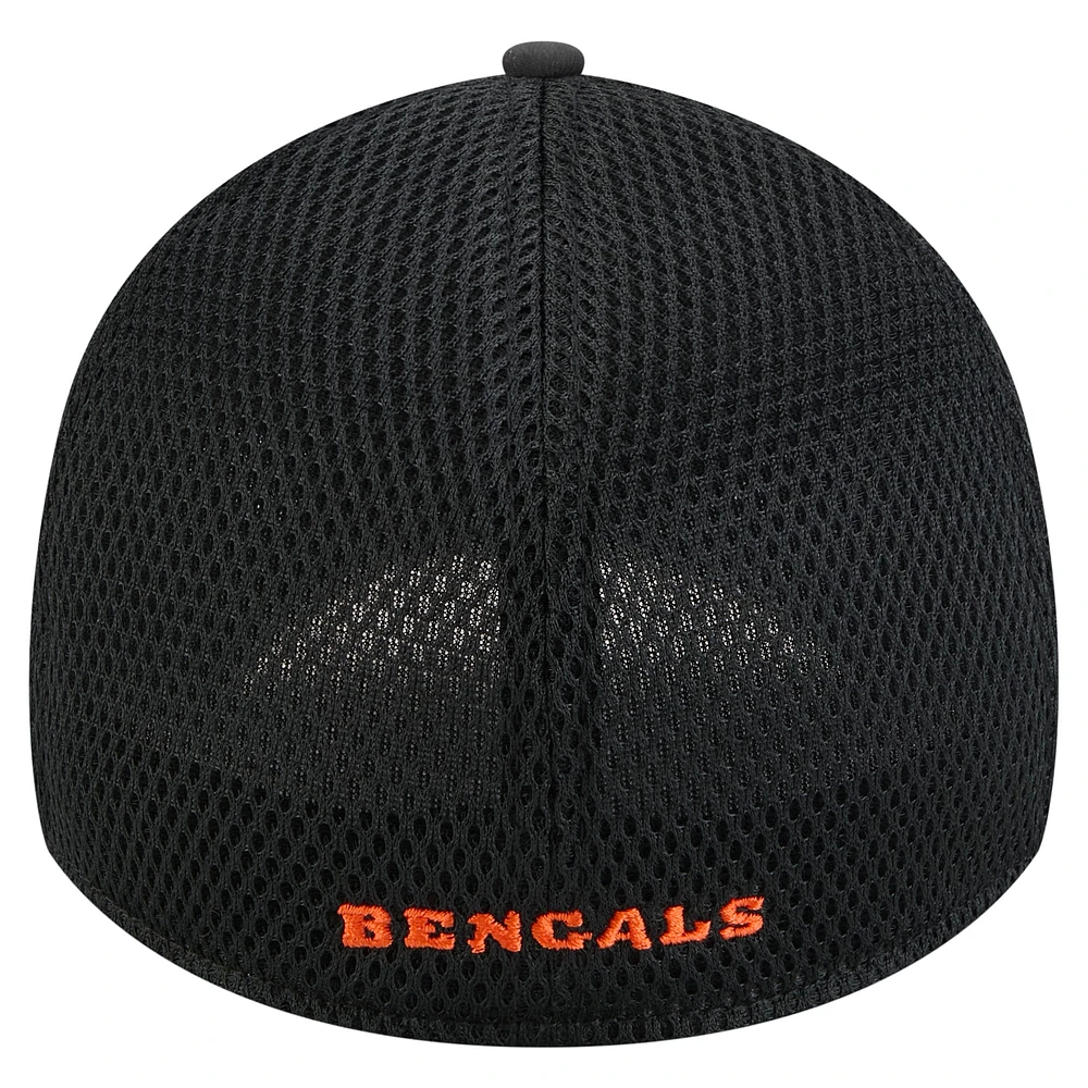 Men's New Era  Black Cincinnati Bengals Game Day Linear 39THIRTY Flex Hat