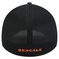 Men's New Era  Black Cincinnati Bengals Game Day Linear 39THIRTY Flex Hat