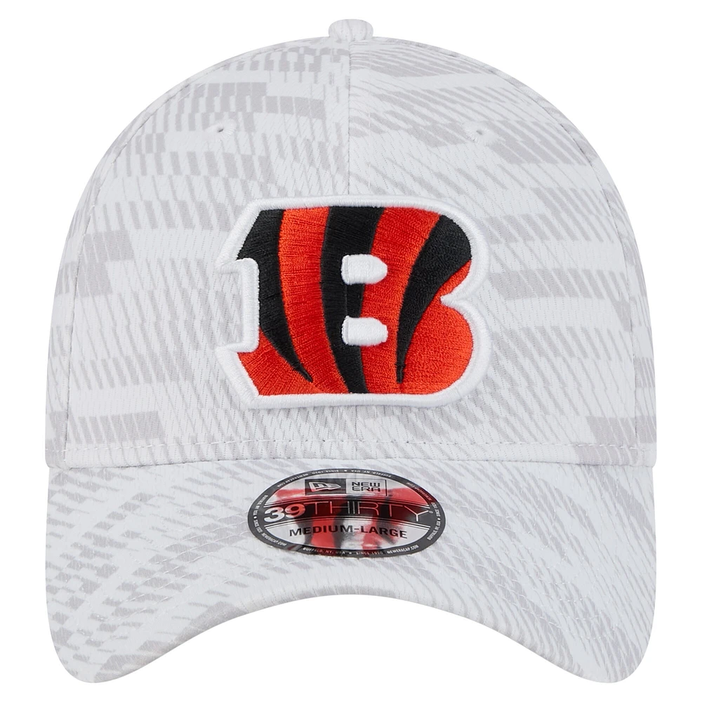 Men's New Era  White Cincinnati Bengals Gameday Graded 39THIRTY Flex Hat