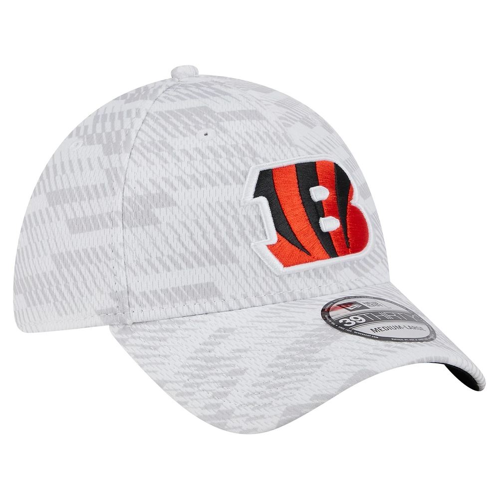 Men's New Era  White Cincinnati Bengals Gameday Graded 39THIRTY Flex Hat
