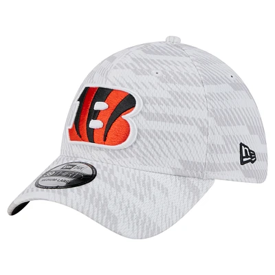 Men's New Era  White Cincinnati Bengals Gameday Graded 39THIRTY Flex Hat