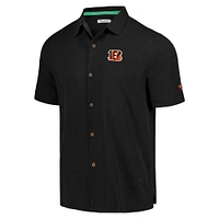 Chemise boutonnée Tommy Bahama noire des Bengals de Cincinnati Tidal Kickoff Camp pour hommes