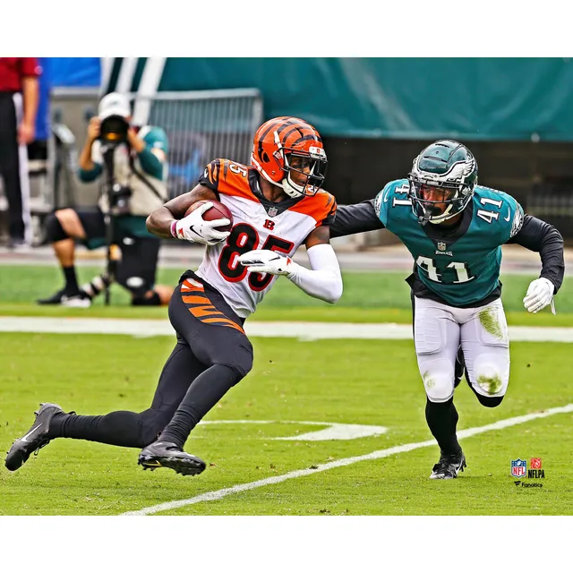 Tyler Boyd Cincinnati Bengals Unsigned Catching in between Defenders  Photograph