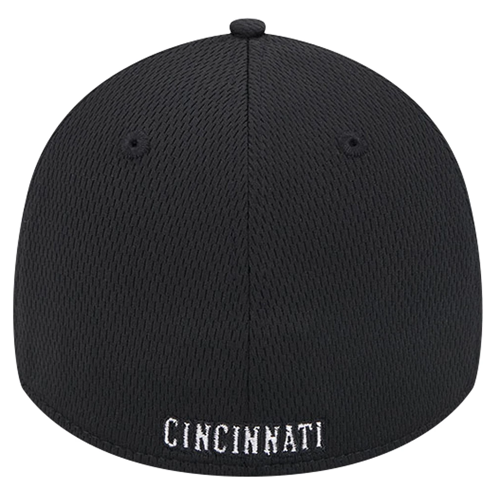 Men's New Era Black Cincinnati Reds Active Dash Mark 39THIRTY Flex Hat