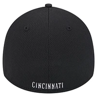 Men's New Era Black Cincinnati Reds Active Dash Mark 39THIRTY Flex Hat