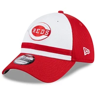 Casquette flexible 39THIRTY d'entraînement au bâton New Era des Cincinnati Reds 2024 pour hommes, blanche