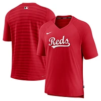 T-shirt à encolure en V Performance raglan avant-match Nike Cincinnati Reds Authentic Collection pour homme, rouge