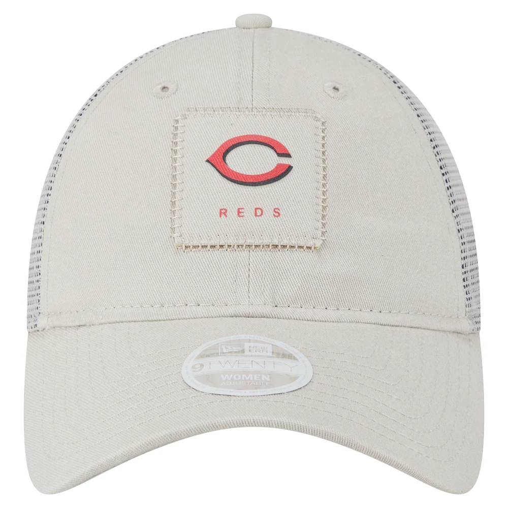 Casquette ajustable 9TWENTY à point carré beige clair des Cincinnati Reds de New Era pour femme