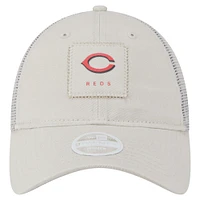 Casquette ajustable 9TWENTY à point carré beige clair des Cincinnati Reds de New Era pour femme