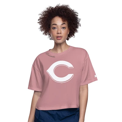 T-shirt court rose pour femme des Reds de Cincinnati, coupe boxy, motif « Play the Ball »