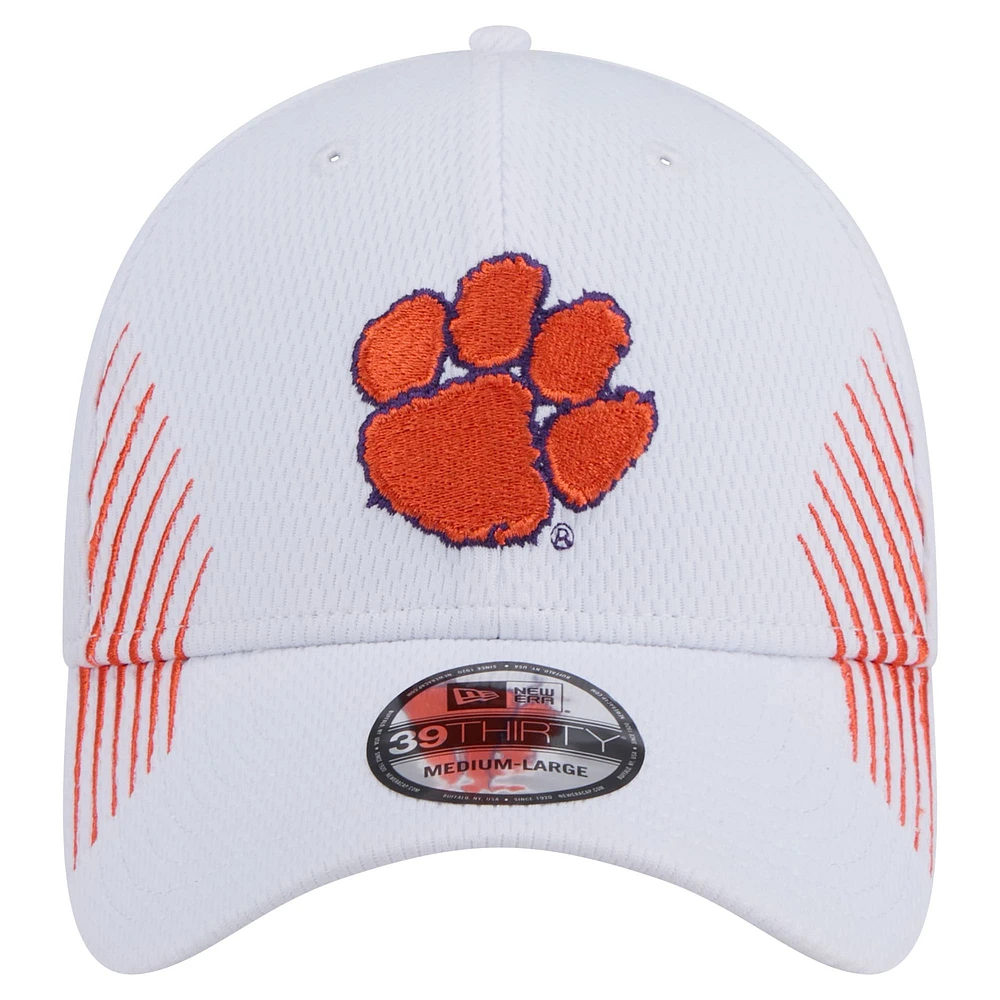 Casquette flexible 39THIRTY Active Slash Sides New Era des Clemson Tigers pour hommes, blanche