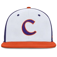 Casquette ajustée Nike True Performance On-Field Dugout pour homme Clemson Tigers blanc/violet