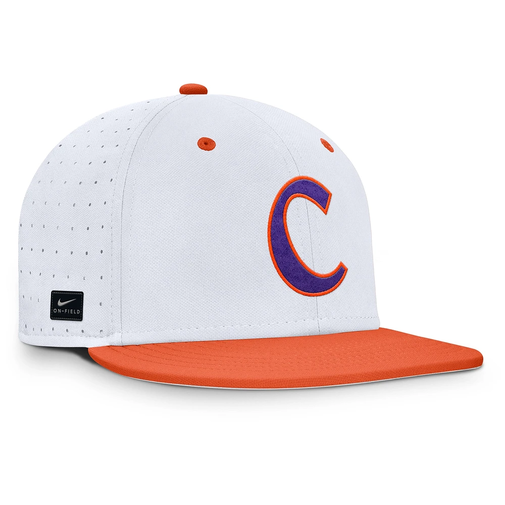 Casquette ajustée Nike True Performance On-Field Dugout pour homme des Clemson Tigers blanche