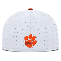 Casquette ajustée Nike True Performance On-Field Dugout pour homme des Clemson Tigers blanche