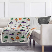 Couverture polaire en flanelle Sherpa Pegasus Clemson Tigers Holiday Truck Repeat 50" x 60"