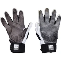 Gants blancs Nike utilisés par Joel Bitonio pour le match des Cleveland Browns contre les Baltimore Ravens le 17 décembre 2022