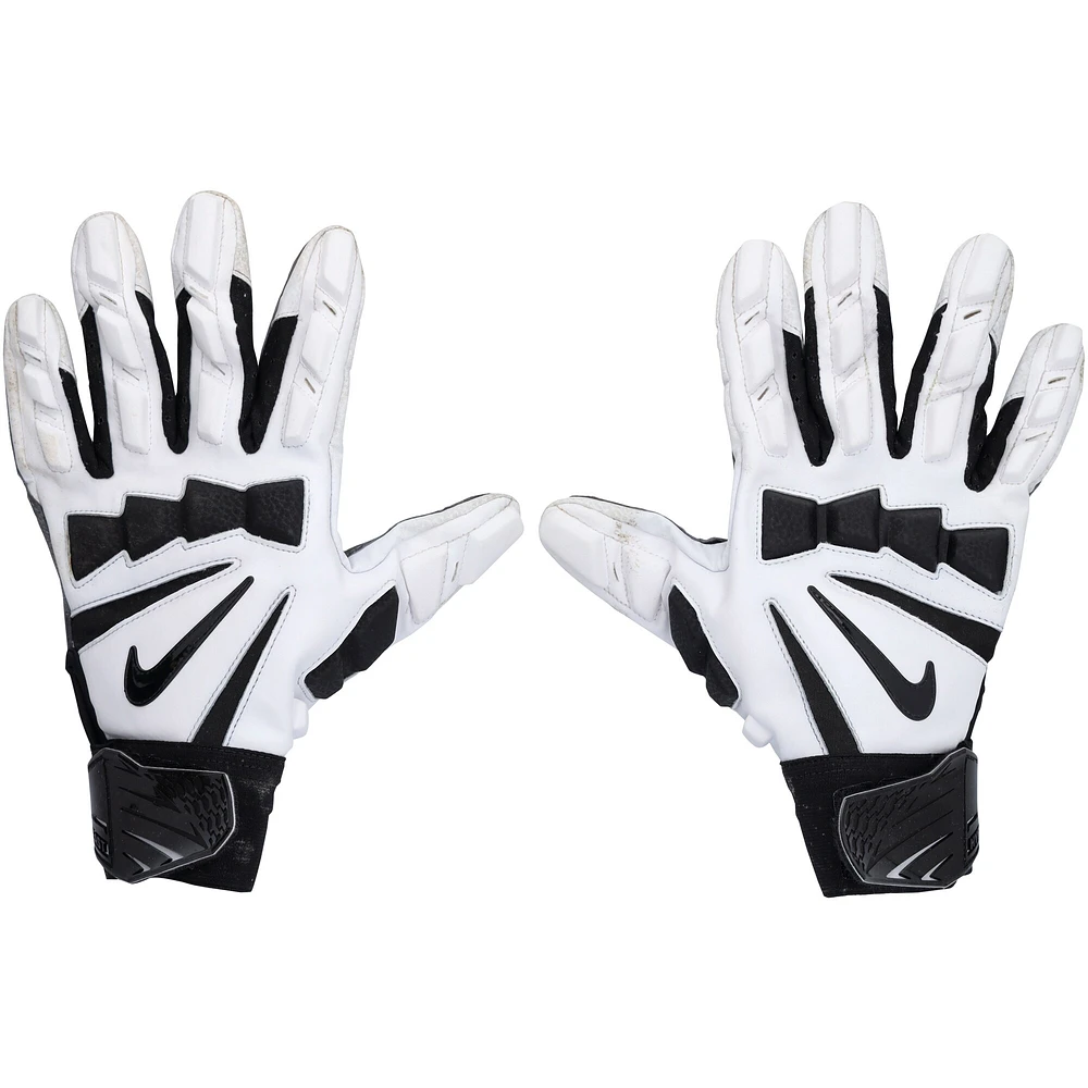 Gants blancs Nike utilisés par Joel Bitonio pour le match des Cleveland Browns contre les Baltimore Ravens le 17 décembre 2022