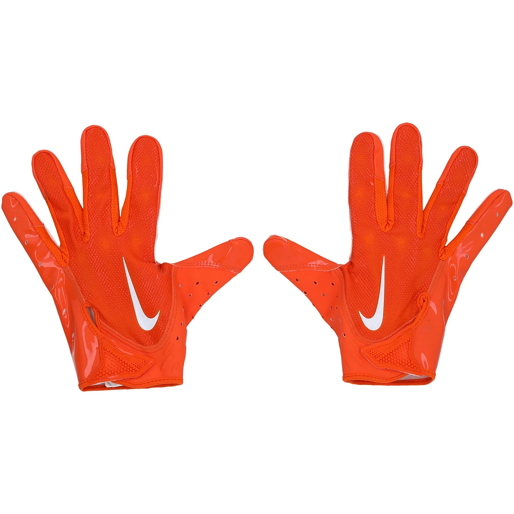 Gants Nike orange utilisés par Kareem Hunt pour le match des Cleveland Browns contre les Washington Commanders le 1er janvier 2023