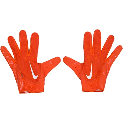 Gants Nike orange utilisés par Kareem Hunt pour le match des Cleveland Browns contre les Washington Commanders le 1er janvier 2023