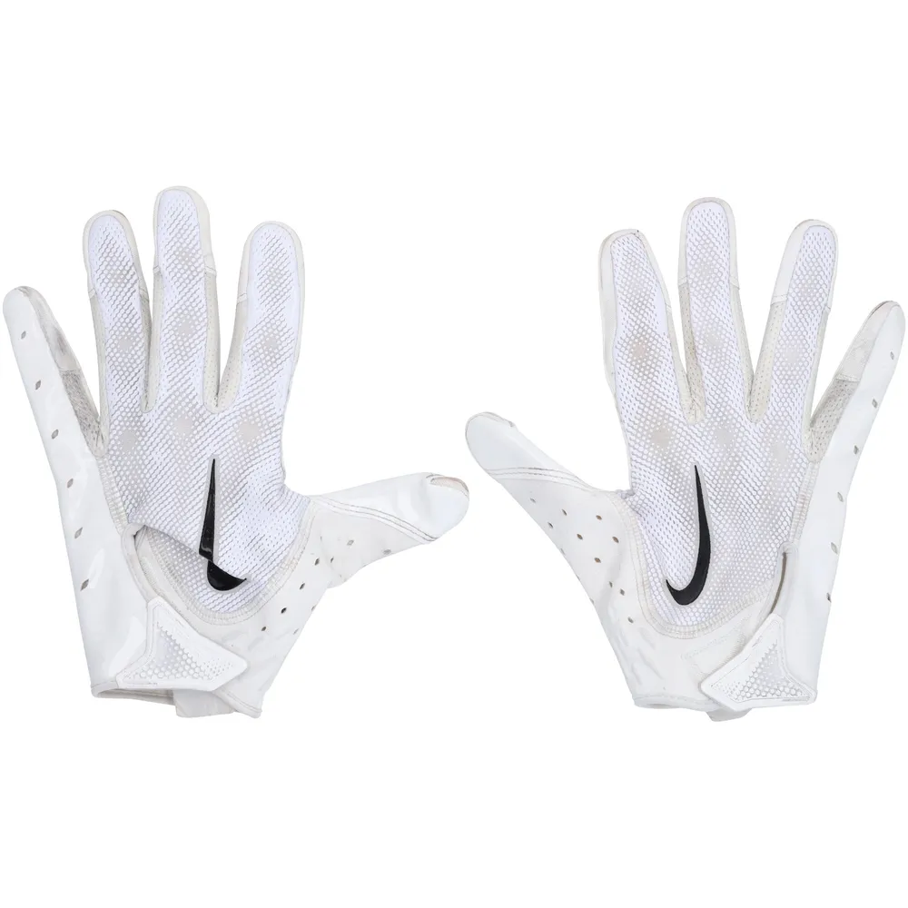 Kareem Hunt Cleveland Browns Game-Used White Nike Gloves vs. Baltimore  Ravens on October 23 2022