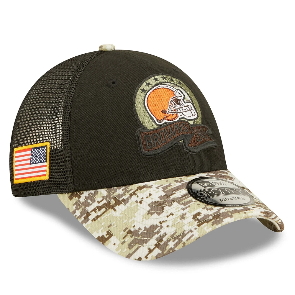 Casquette de camionneur Snapback New Era Cleveland Browns 2022 Salute To Service 9FORTY pour homme, noir/camouflage