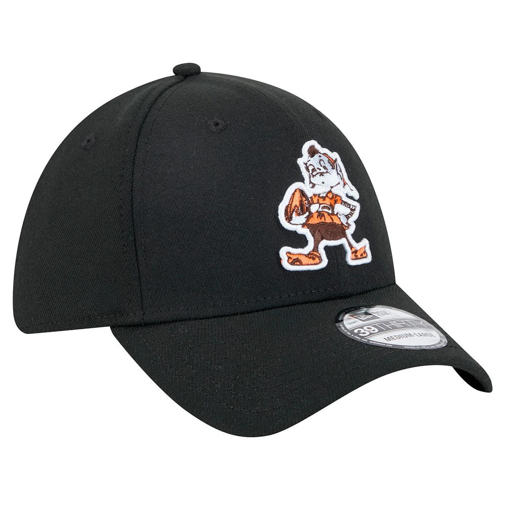 Casquette New Era noire Cleveland Browns Throwback Main 39THIRTY Flex pour homme