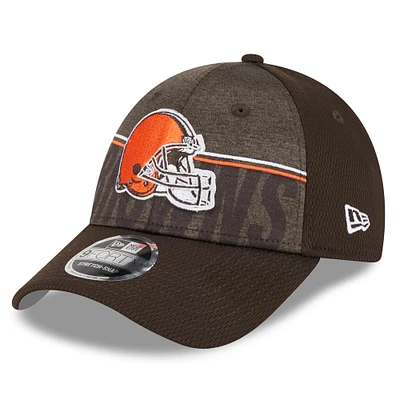 Casquette ajustable 9FORTY du camp d'entraînement NFL 2023 des Cleveland Browns New Era pour homme, marron