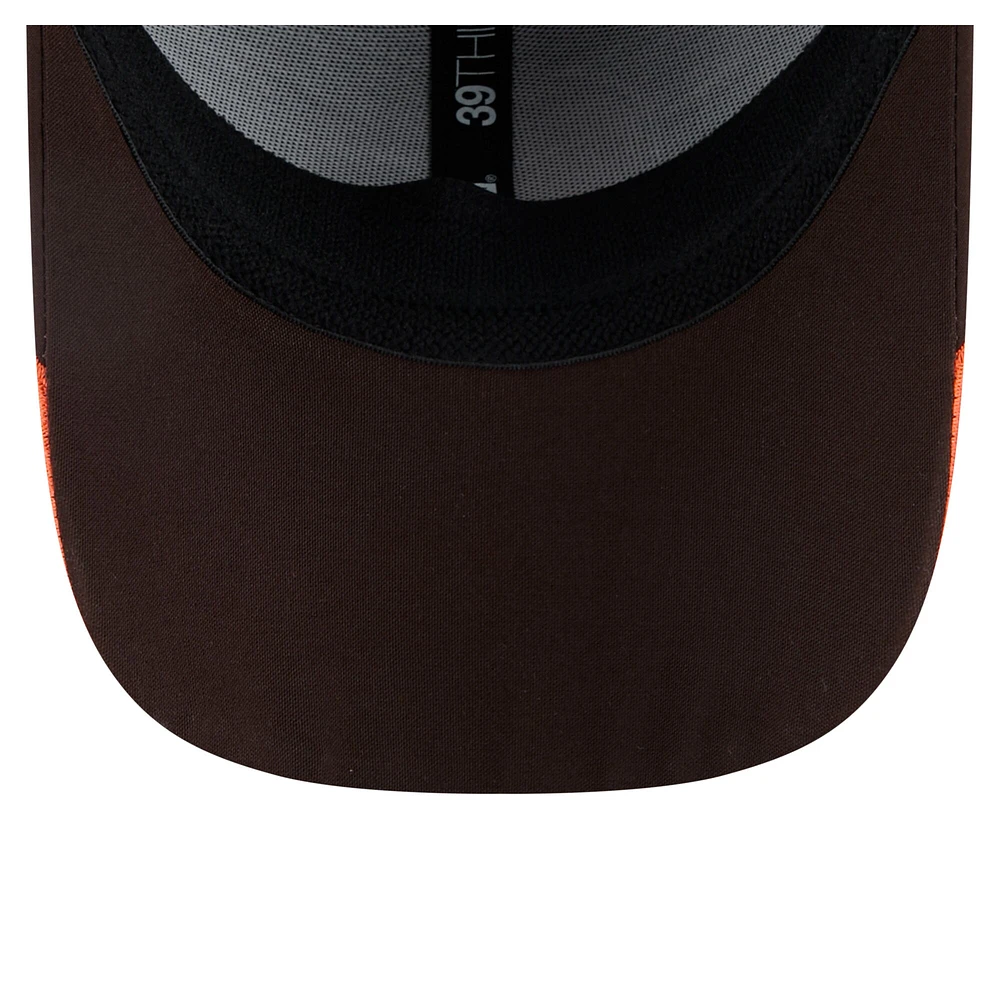 Men's New Era  Brown Cleveland Browns Game Day Linear 39THIRTY Flex Hat