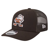 Men's New Era Brown Cleveland Browns Main Trucker 9SEVENTY Stretch-Snap Hat