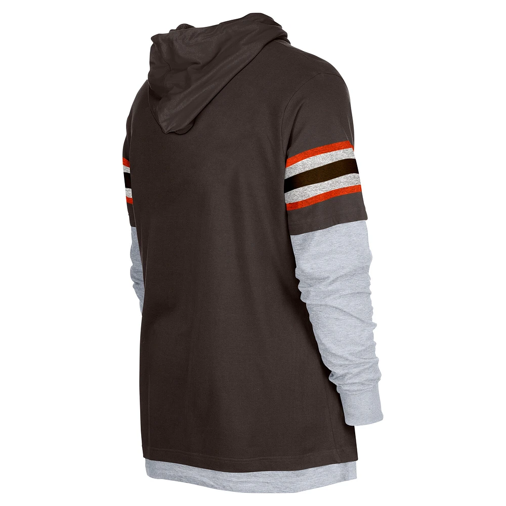 T-shirt à capuche manches longues Cleveland Browns Twofer pour homme New Era marron