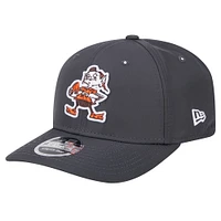 Casquette extensible à boutons-pression New Era Graphite Cleveland Browns Main 9SEVENTY pour homme