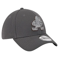 Casquette New Era 39THIRTY Flex graphite Cleveland Browns pour homme avec logo rétro