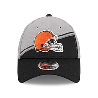 Casquette ajustable 9FORTY Sideline 2023 Sideline 9FORTY des Cleveland Browns New Era pour homme, gris/noir