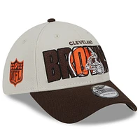 Men's New Era Stone/Brown Cleveland Browns 2023 NFL Draft 39THIRTY Flex Hat