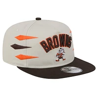 Casquette de golf athlétique à visière snapback Cleveland Browns de New Era pour homme, couleur pierre/marron