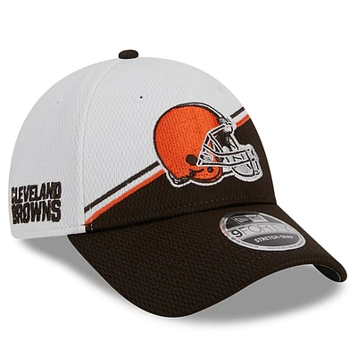 Casquette ajustable 9FORTY Sideline Cleveland Browns 2023 New Era pour homme, blanc/marron