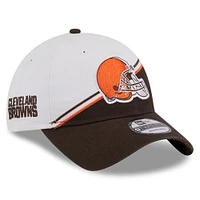 Casquette réglable 9TWENTY Sideline 2023 Sideline 9TWENTY des Cleveland Browns New Era pour homme, blanc/marron