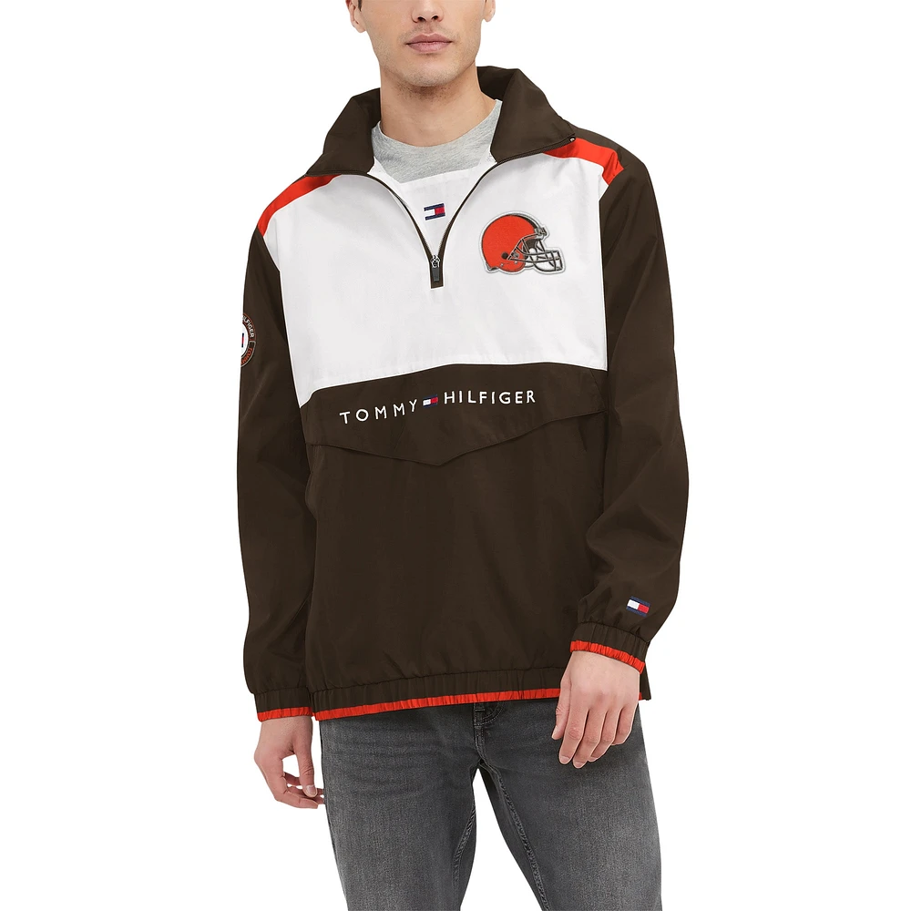 Haut à capuche demi-zip Tommy Hilfiger pour hommes marron/blanc Cleveland Browns Carter