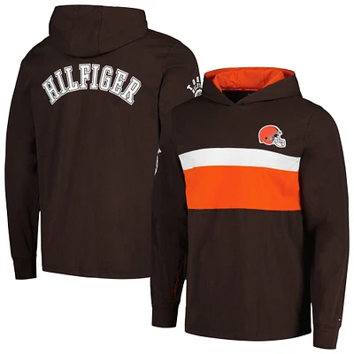 T-shirt à capuche manches longues Tommy Hilfiger marron Cleveland Browns Morgan pour hommes