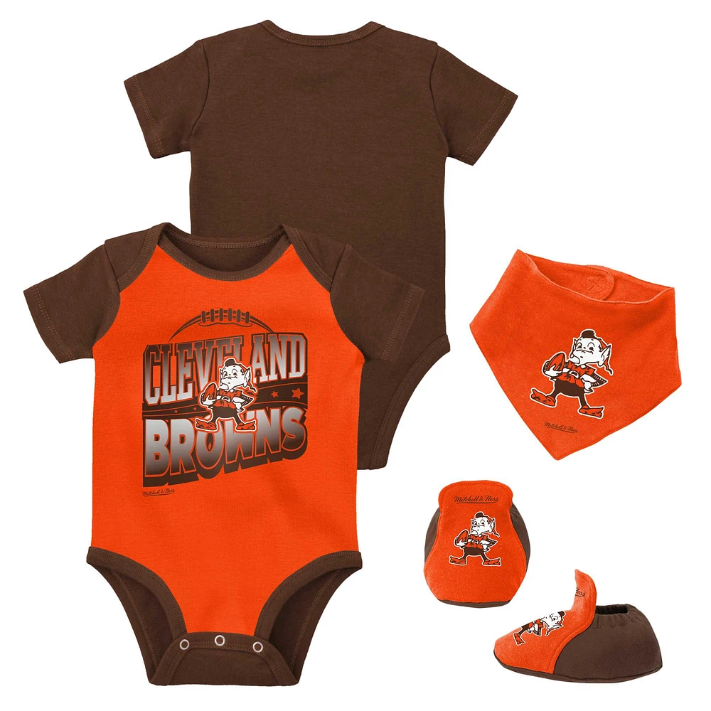 Nouveau-né et nourrisson Mitchell & Ness orange/marron Cleveland Browns Throwback Big Score Ensemble body, bavoir chaussons