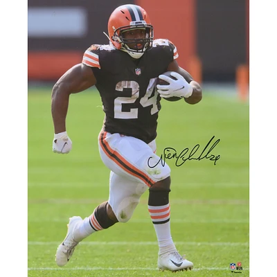 Photographie verticale de 16" x 20" dédicacée par Nick Chubb des Cleveland Browns