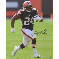 Photographie verticale de 16" x 20" dédicacée par Nick Chubb des Cleveland Browns