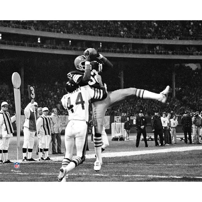 Ozzie Newsome Cleveland Browns Fanatics Authentic Unsigned Touchdown Catch Photograph