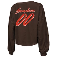 T-shirt col en V à épaules dénudées pour femme Majestic Threads Shedeur Sanders Brown Cleveland Browns 2025 NFL Draft avec nom et numéro script