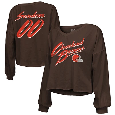 T-shirt col en V à épaules dénudées pour femme Majestic Threads Shedeur Sanders Brown Cleveland Browns 2025 NFL Draft avec nom et numéro script